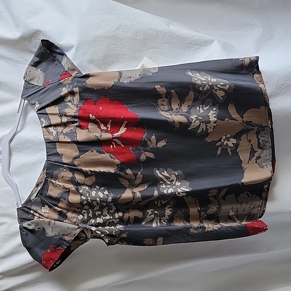 Halogen XS Gray Red Tan and White Floral Blouse with Capped Sleeve
